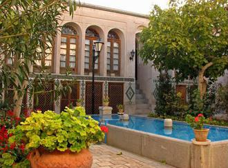 معماری سنتی حیات خانه های قدیمی ایرانی